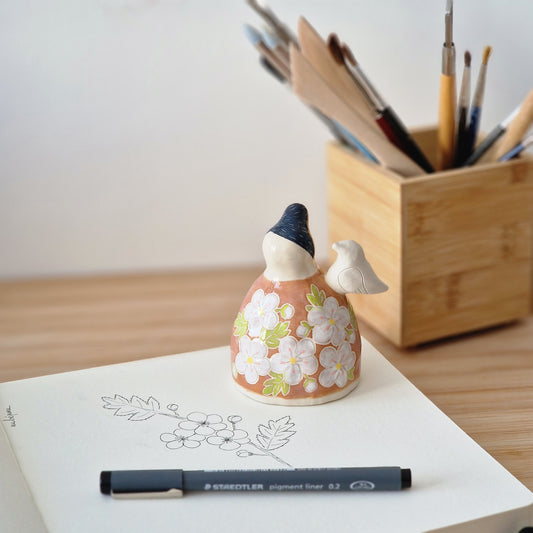 Mamori Aubépine – Harmonie | Figurine en céramique artisanale