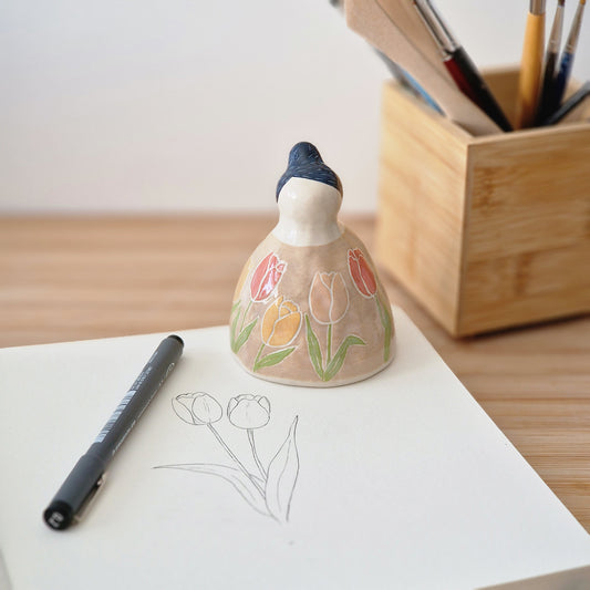 Mamori Tulipe – Renouveau | Figurine en céramique artisanale